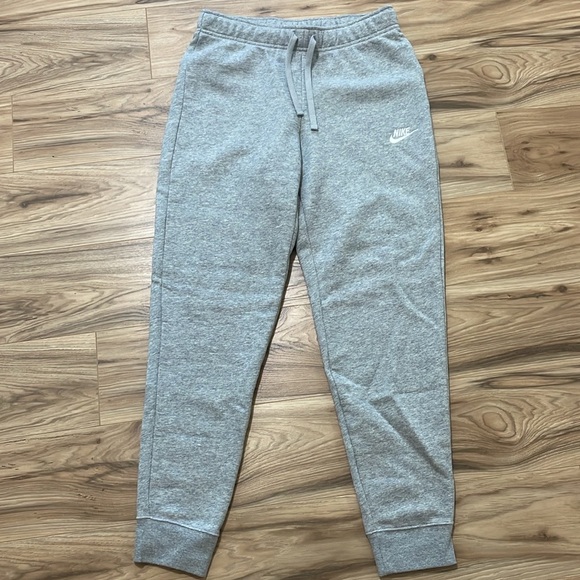 Nike grey slim fit sweat pants (Medium) - Picture 2 of 4